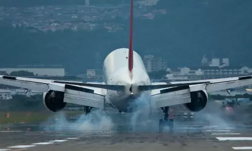 சென்னையில் இருந்து புறப்பட்ட விமானத்தின் டயர் வெடித்ததால் பரபரப்பு