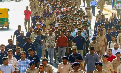 குஜராத்தில் சட்டவிரோதமாக தங்கியிருந்த வங்கதேசத்தினர் 1000 பேர் கைது