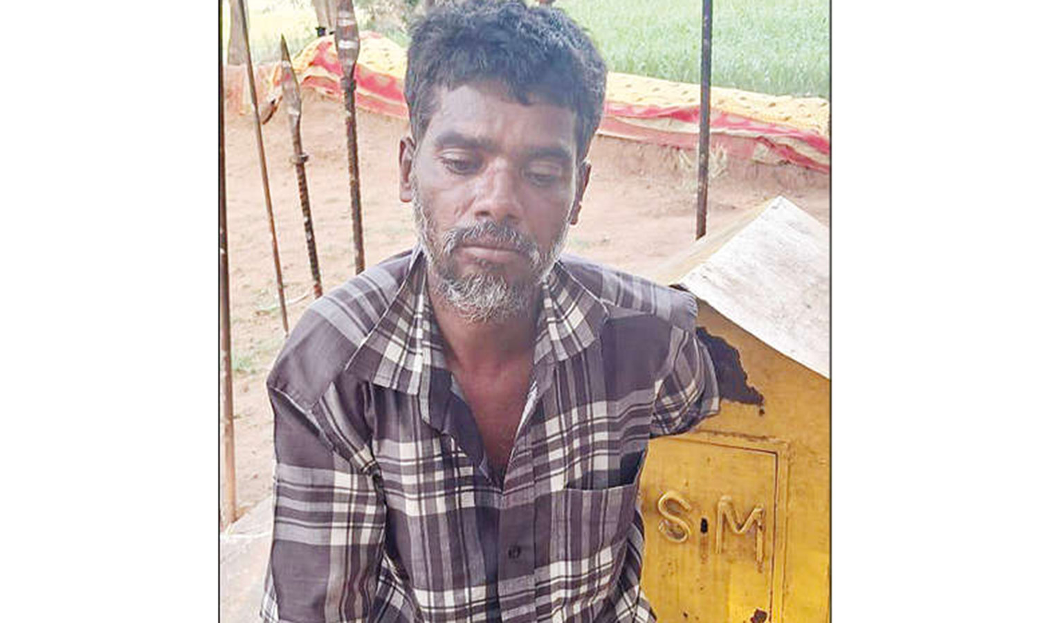 உண்டியலில் கை சிக்கி கொண்டதால் விடிய விடிய தவித்த திருடன்