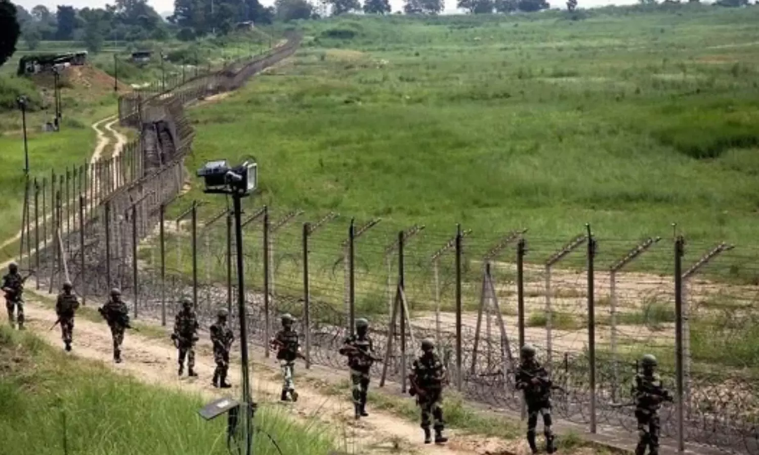 இந்தியா-பாகிஸ்தான் எல்லையில் விவசாயிகள் அடுத்த 48 மணி நேரத்தில் அறுவடையை முடிக்க BSF கெடு