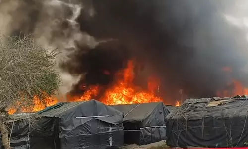 தெலுங்கானாவில் கியாஸ் சிலிண்டர் வெடித்து 300-க்கும் மேற்பட்ட குடிசை வீடுகள் எரிந்து நாசம்