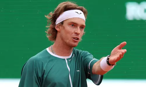 மாட்ரிட் ஓபன் டென்னிஸ்: ரூப்லெவை வீழ்த்திய கஜகஸ்தான் வீரர்