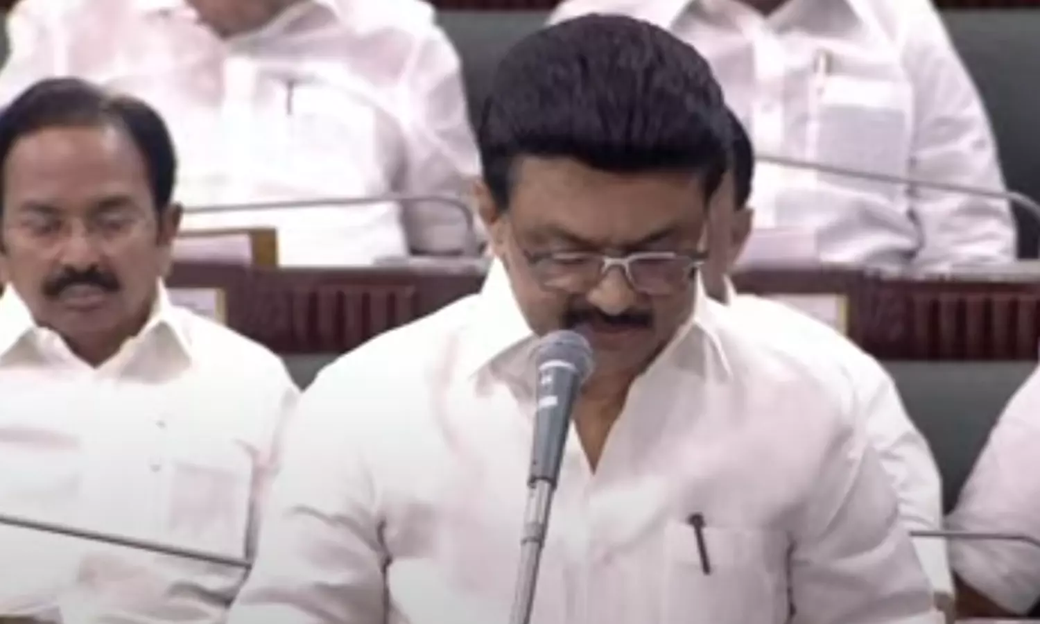 அரசு ஊழியர்களுக்கான அகவிலைப்படி 2 விழுக்காடு உயர்த்தி வழங்கப்படும் - முதலமைச்சர் அறிவிப்பு அரசு ஊழியர்களுக்கான அகவிலைப்படி 2 விழுக்காடு உயர்த்தி வழங்கப்படும் - முதலமைச்சர் அறிவிப்பு