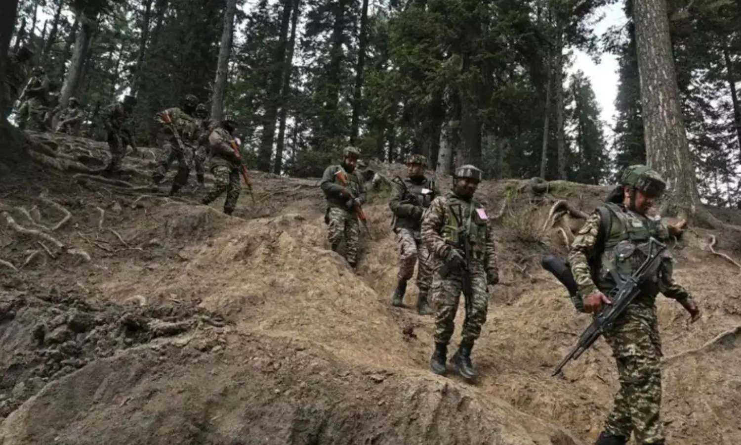 4-வது நாளாக எல்லைப் பகுதியில் அத்துமீறிய பாகிஸ்தான் வீரர்கள்.. பதிலடி கொடுத்த இந்தியா 4-வது நாளாக எல்லைப் பகுதியில் அத்துமீறிய பாகிஸ்தான் வீரர்கள்.. பதிலடி கொடுத்த இந்தியா