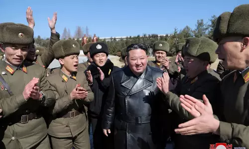 உக்ரைனுக்கு எதிரான போரில் ரஷியாவுக்கு ஆதரவாக களம் இறங்கிய வடகொரிய வீரர்கள்