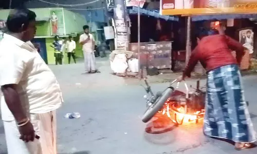 பொன்முடிக்கு அமைச்சர் பதவி வழங்கக்கோரி தீக்குளிக்க முயன்ற கவுன்சிலருக்கு தீவிர சிகிச்சை