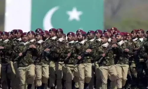 இந்தியாவின் பதிலடிக்கு பயந்து ராணுவத்தைவிட்டு வெளியேறும் பாகிஸ்தான் வீரர்கள்