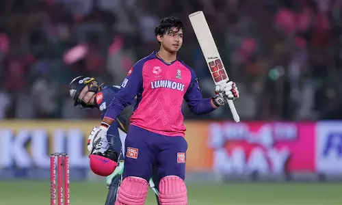 மகனின் கிரிக்கெட் கனவுக்காக நிலத்தை விற்ற தந்தை - வைபவ் சூர்யவன்ஷியின் கதை