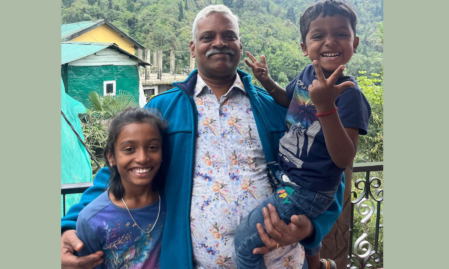 கொல்கத்தா ஓட்டல் தீ விபத்தில் கரூர் தொழில் அதிபரின் குழந்தைகள், மாமனார் உயிரிழப்பு