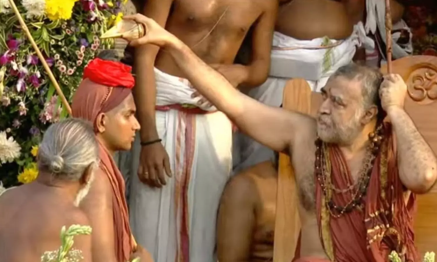 காஞ்சி சங்கர மடத்தின் 71-வது இளைய பீடாதிபதி பொறுப்பேற்றார்