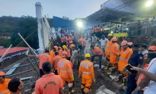 விசாகப்பட்டினத்தில் கோவில் சுவர் இடிந்து விழுந்து 9 பேர் பலி