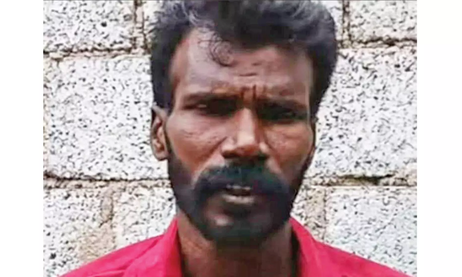 சங்கரன்கோவில் அருகே விவசாயி கொலையில் 2 பேர் சிக்கினர்- உடலை வாங்க மறுத்து உறவினர்கள் போராட்டம் சங்கரன்கோவில் அருகே விவசாயி கொலையில் 2 பேர் சிக்கினர்- உடலை வாங்க மறுத்து உறவினர்கள் போராட்டம்