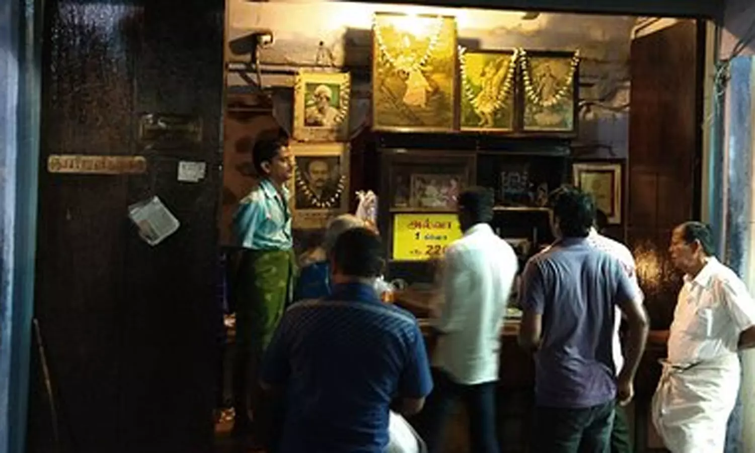 இருட்டுக்கடைக்கு உரிமை கோரும் நிறுவனரின் பேரன் - பொது அறிவிப்பு வெளியிட்டதால் பரபரப்பு