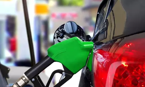 அமீரகத்தில் பெட்ரோல் விலை உயர்வு