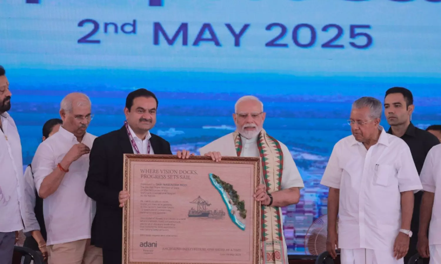 விழிஞ்சம் சர்வதேச துறைமுகத்தை திறந்து வைத்தார் பிரதமர் மோடி