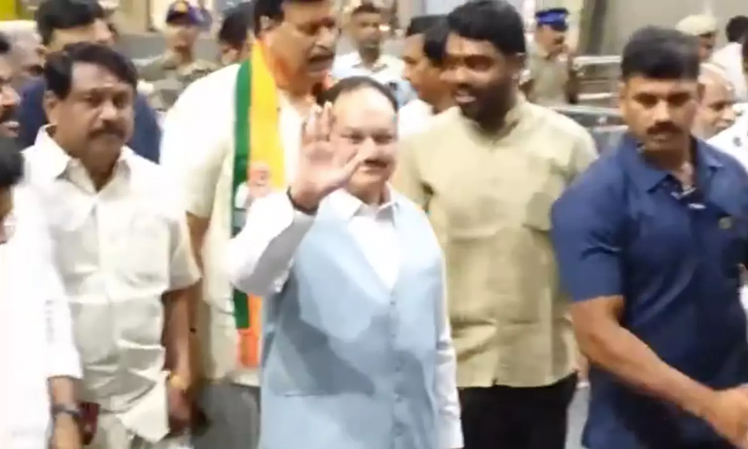 சென்னை வந்த பா.ஜ.க. தேசிய தலைவர் ஜே.பி.நட்டாவுக்கு உற்சாக வரவேற்பு சென்னை வந்த பா.ஜ.க. தேசிய தலைவர் ஜே.பி.நட்டாவுக்கு உற்சாக வரவேற்பு
