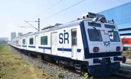 சென்னை புறநகர் ஏ.சி. மின்சார ரெயில் சேவையில் மாற்றம் - கூடுதல் ரெயில்கள் இயக்கம்