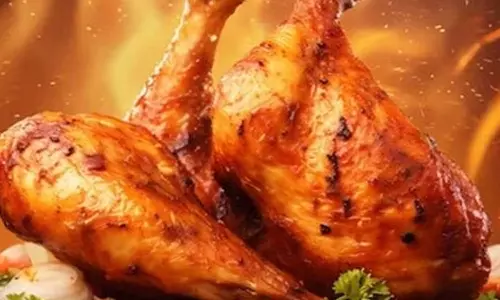 டிராவல்ஸ் அதிபரை கூலிப்படை ஏவி கொன்ற கள்ளக்காதலி: கோழிக்கறியில் தூக்க மாத்திரை கலந்து தீர்த்துக்கட்டினர்