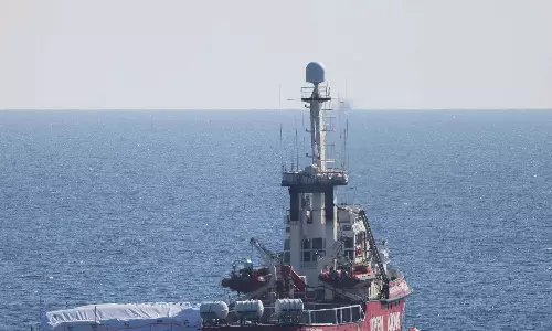 காசாவுக்கு உதவிப் பொருட்கள் ஏற்றிச் சென்ற கப்பல் மீது டிரோன் தாக்குதல்