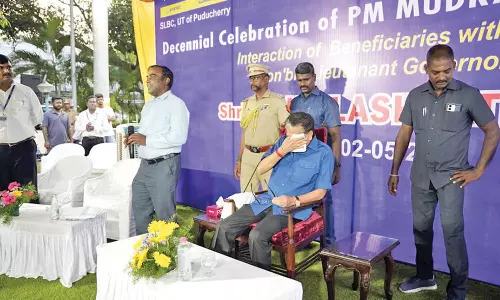 முத்ரா திட்டத்தில் பயனடைந்தவர்கள் கூறிய உருக்கமான பேச்சால் கண் கலங்கிய கவர்னர்