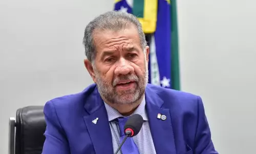 ஓய்வூதிய மோசடி எதிரொலி: மந்திரி பதவியை ராஜினாமா செய்தார் கார்லோஸ் லூபி