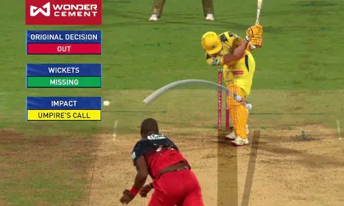 DRS சர்ச்சை... ஆட்டத்தை மாற்றிய பிரேவிஸ் விக்கெட் - நடுவரிடம் ஜடேஜா வாக்குவாதம்