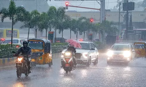 பாவம் அவரே Confuse ஆகிட்டாரு..! அக்னி வெயிலில் கொட்டித் தீர்க்கும் மழை- 4 மாவட்டங்களுக்கு ஆரஞ்சு அலர்ட்