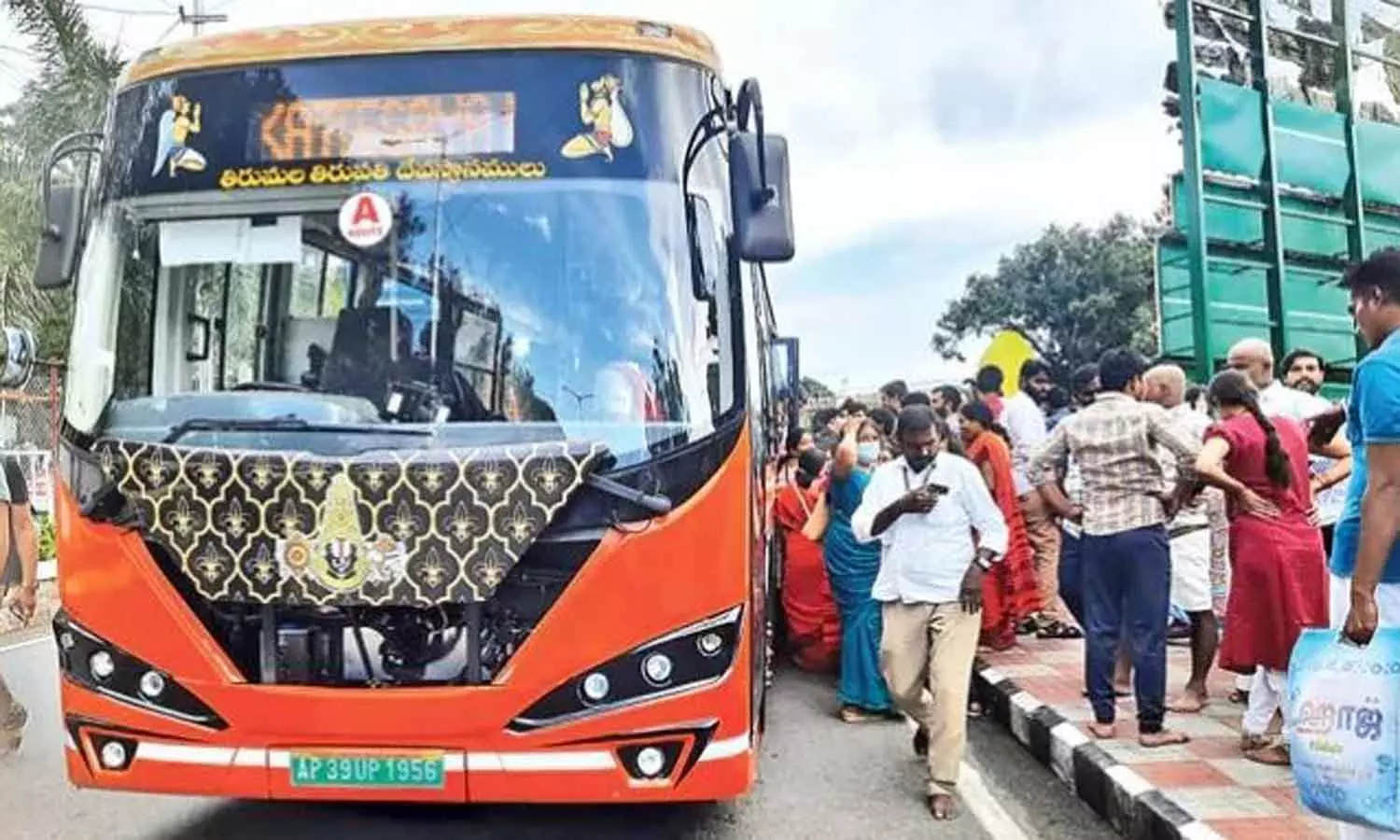 திருப்பதி ரெயில், பஸ் நிலையத்தில் இருந்து ஸ்ரீவாரிமெட்டு, அலிபிரி நடைபாதைக்கு 20 இலவச பஸ்கள் இயக்க முடிவு திருப்பதி ரெயில், பஸ் நிலையத்தில் இருந்து ஸ்ரீவாரிமெட்டு, அலிபிரி நடைபாதைக்கு 20 இலவச பஸ்கள் இயக்க முடிவு