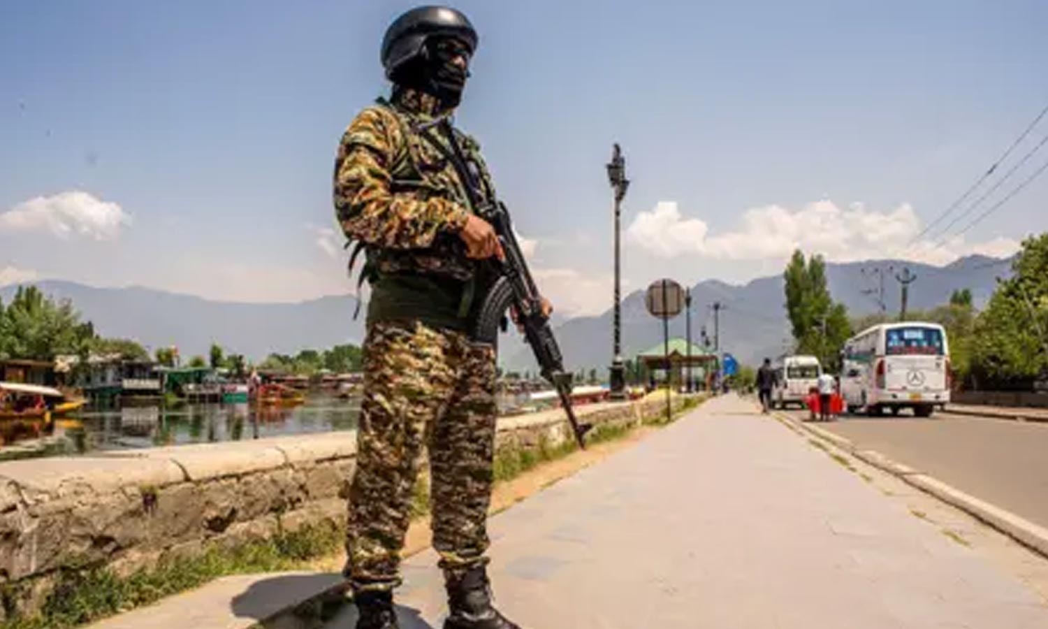 ஜெயில்களை தகர்க்க தீவிரவாதிகள் திட்டம்? வெடிகுண்டுகள் சேகரித்து வைத்திருந்தது கண்டுபிடிப்பு