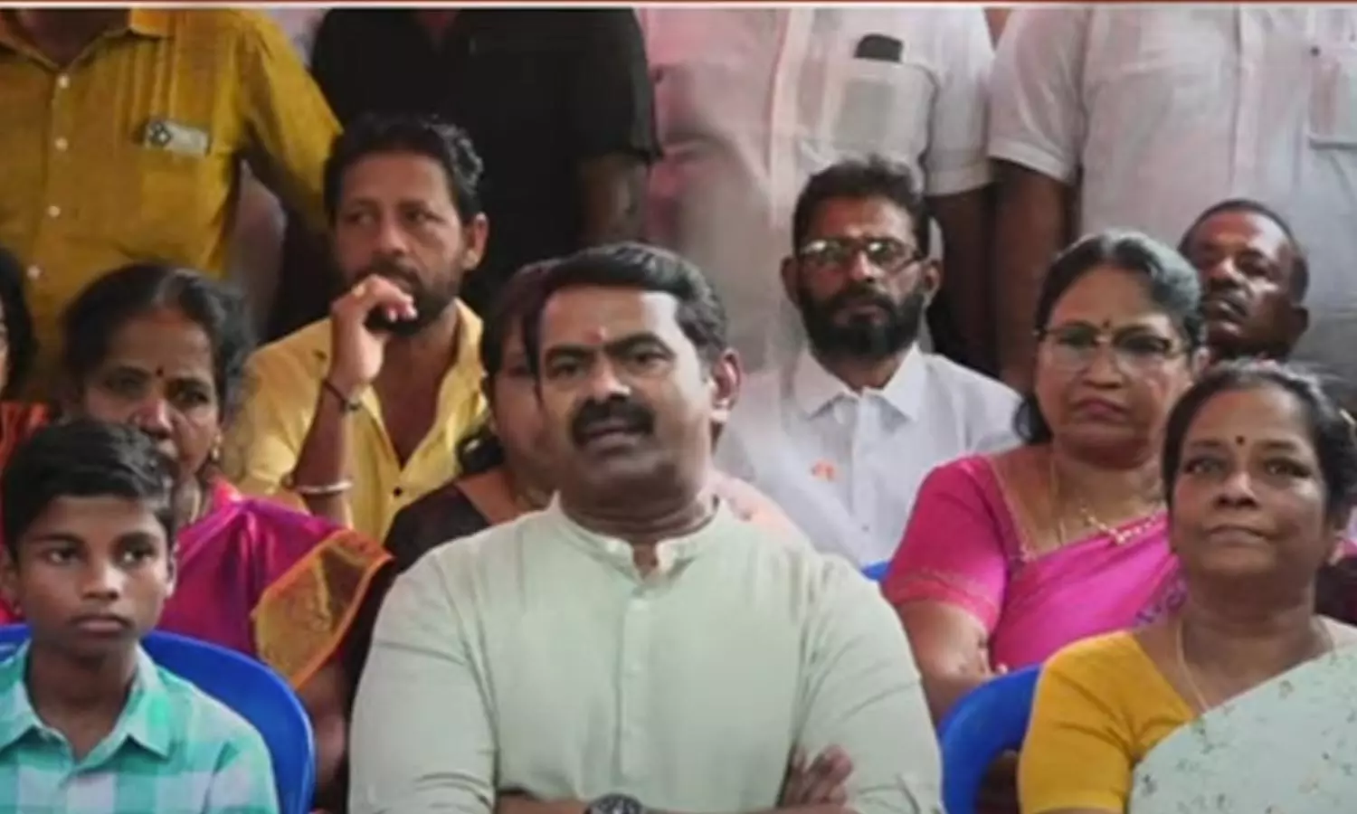 மூக்குத்தி, பட்டன்கள் மூலம் பிட் கொண்டு செல்ல முடியுமா? - நீட் தேர்வு கெடுபிடிகள் குறித்து சீமான் கேள்வி