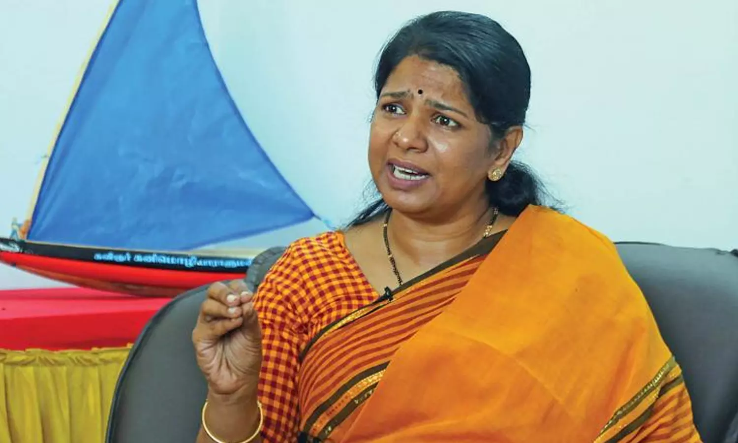 அம்பானி வீட்டை காப்பாற்றவே வக்பு திருத்த சட்டம்- கனிமொழி எம்.பி., குற்றச்சாட்டு அம்பானி வீட்டை காப்பாற்றவே வக்பு திருத்த சட்டம்- கனிமொழி எம்.பி., குற்றச்சாட்டு