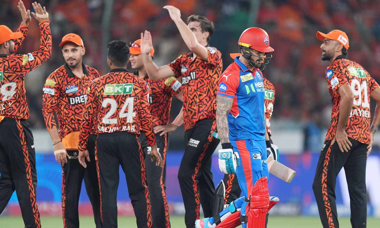 சீட்டுகட்டு போல் சரிவு.. 29 ரன்களுக்கு 5 விக்கெட்டுகளை இழந்து டெல்லி தடுமாற்றம்