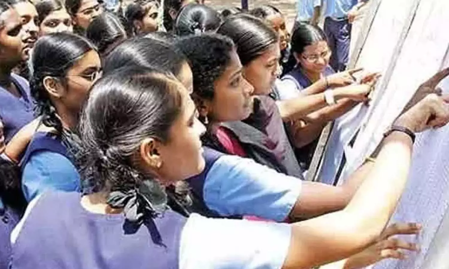 மாணவர்களின் கவனத்திற்கு... நாளை மறுநாள் 12-ம் வகுப்பு தேர்வு முடிவுகள் வெளியீடு மாணவர்களின் கவனத்திற்கு... நாளை மறுநாள் 12-ம் வகுப்பு தேர்வு முடிவுகள் வெளியீடு