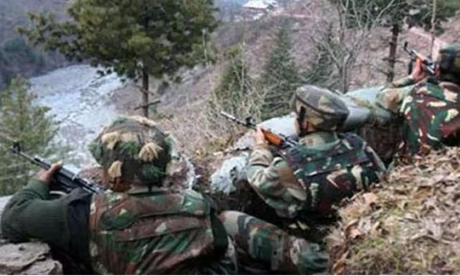 காஷ்மீர் எல்லையில் 12-வது நாளாக பாகிஸ்தான் அத்துமீறல் -  இந்திய ராணுவம் பதிலடி