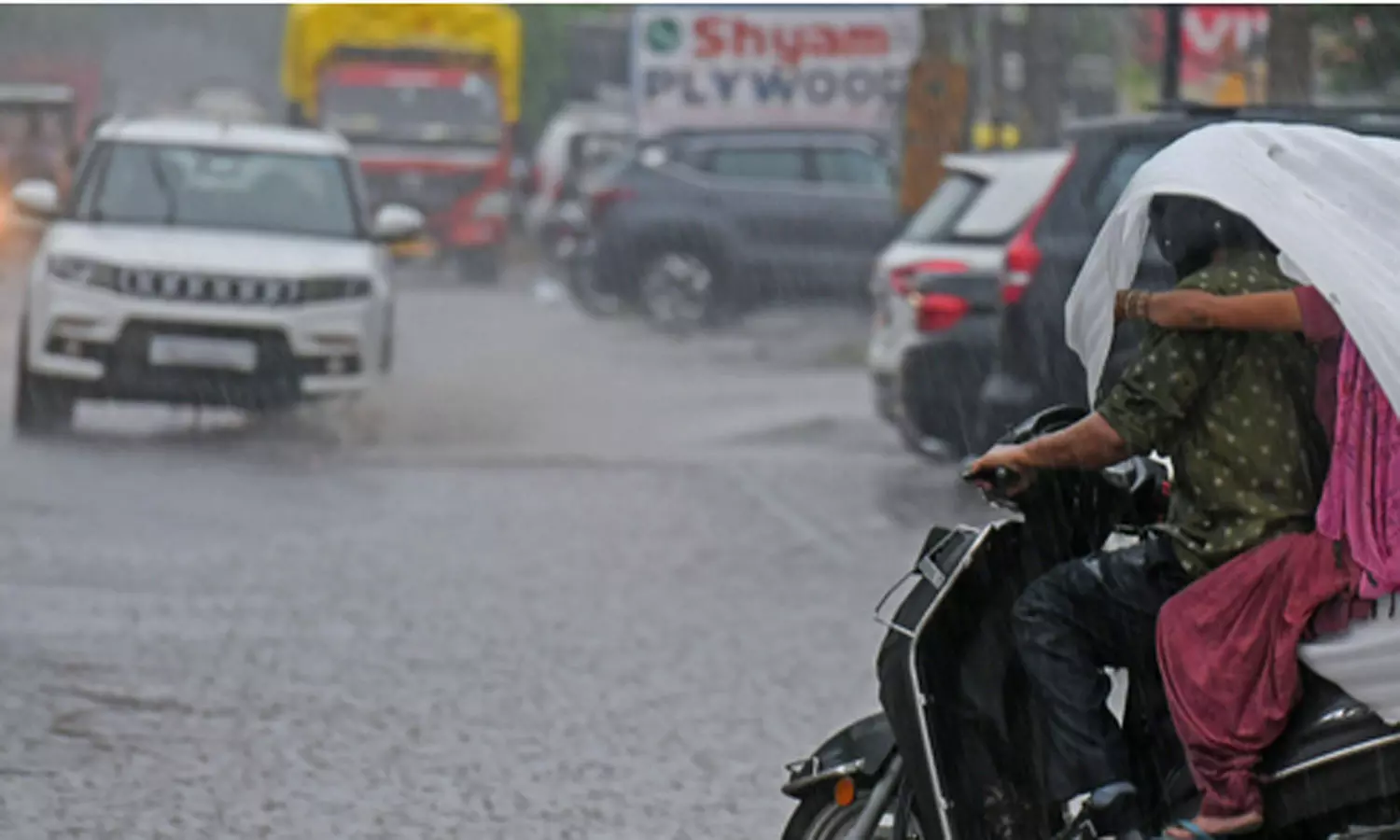 குஜராத்தில் இடி, மின்னலுடன் கனமழை: 14 பேர் பலி