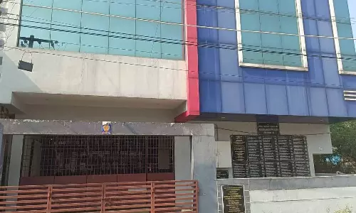 காட்பாடி அருகே தொழிலதிபர் வீட்டில் அமலாக்கத்துறை அதிகாரிகள் சோதனை