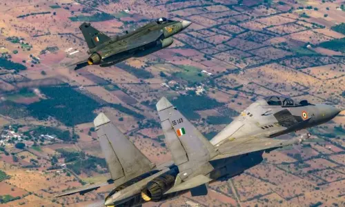 இந்தியா-பாகிஸ்தான் எல்லையில் 2 நாள் போர் பயிற்சி நடத்தும் இந்திய விமானப்படை