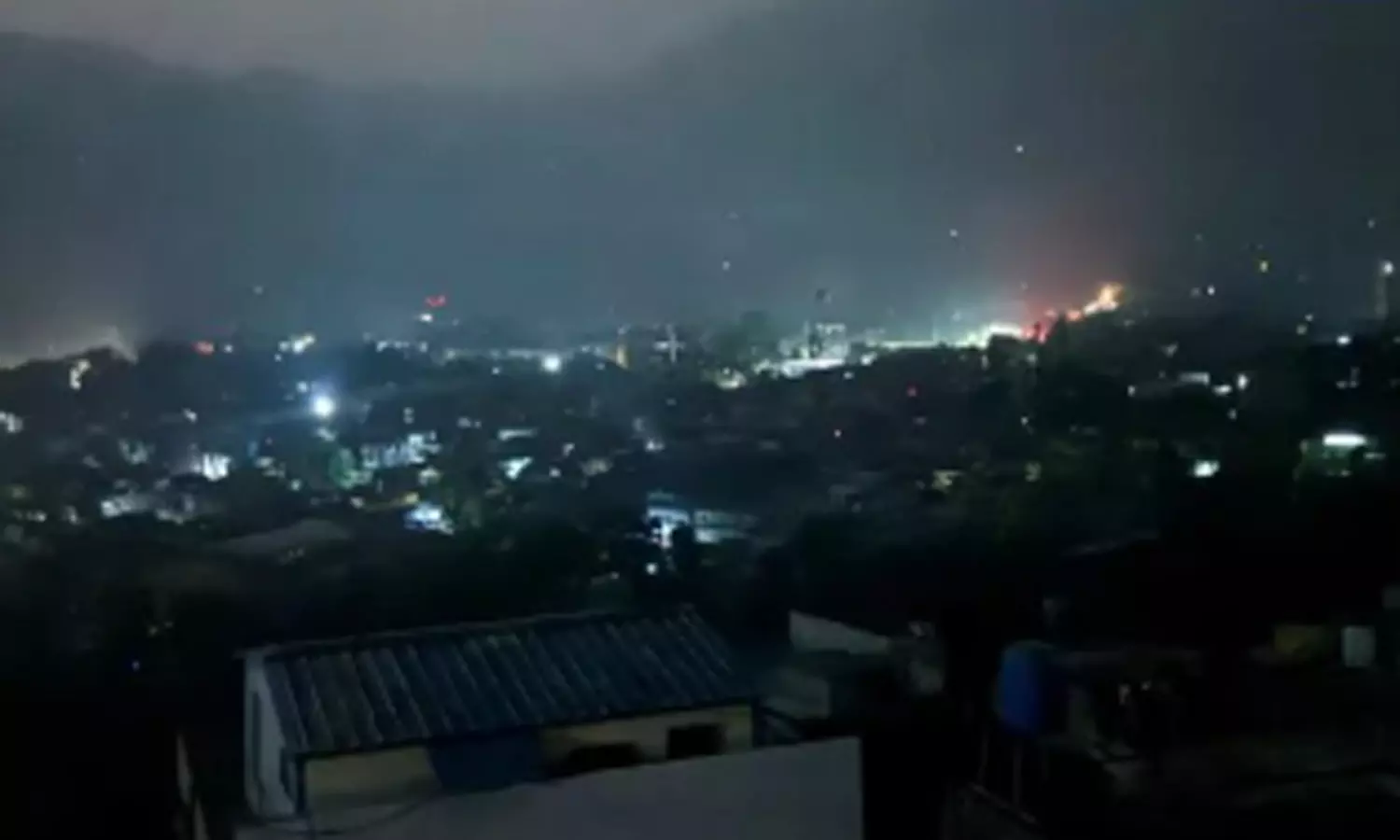 இந்திய எல்லைப்பகுதியில் பாகிஸ்தான் அத்துமீறி தாக்குதல்: 3 இந்தியர்கள் உயிரிழப்பு இந்திய எல்லைப்பகுதியில் பாகிஸ்தான் அத்துமீறி தாக்குதல்: 3 இந்தியர்கள் உயிரிழப்பு