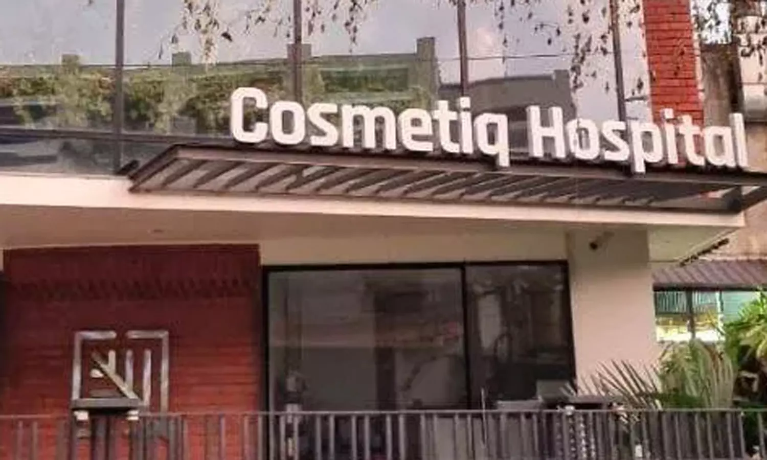 கொழுப்பு அகற்றும் அறுவை சிகிச்சையால் 9 விரல்களை இழந்த இளம்பெண் - டாக்டர் மீது வழக்குப்பதிவு