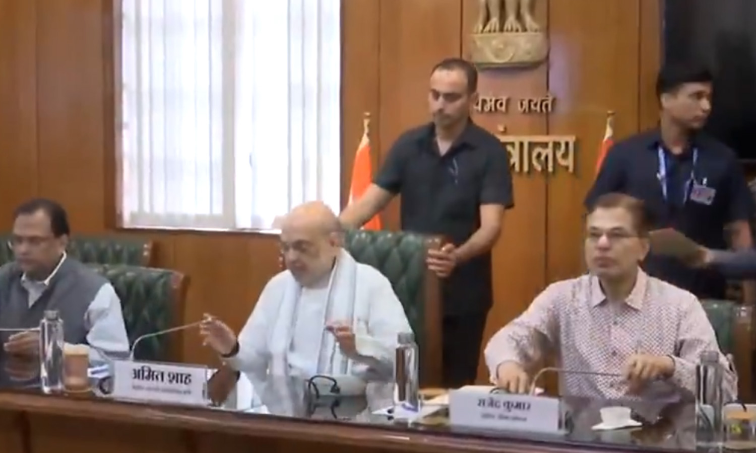 ஆபரேஷன் சிந்தூர் - பாகிஸ்தான் எல்லை மாநில முதலமைச்சர்களுடன் அமித்ஷா ஆலோசனை ஆபரேஷன் சிந்தூர் - பாகிஸ்தான் எல்லை மாநில முதலமைச்சர்களுடன் அமித்ஷா ஆலோசனை