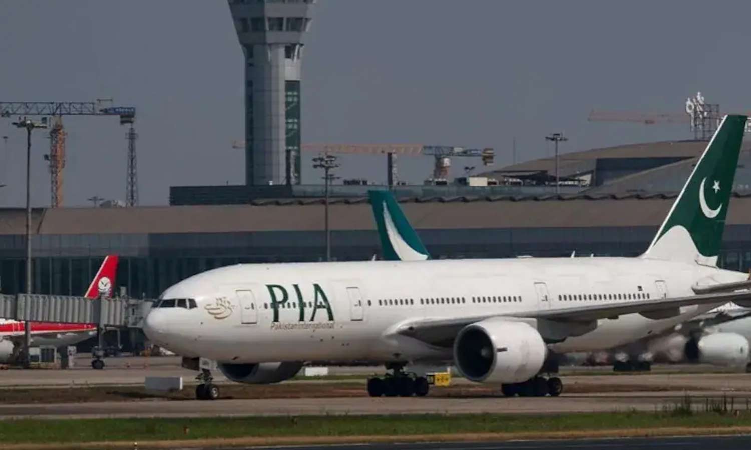 ஆபரேஷன் சிந்தூர் எதிரொலி; வான்வெளியை முழுமையாக மூடியது பாகிஸ்தான் ஆபரேஷன் சிந்தூர் எதிரொலி; வான்வெளியை முழுமையாக மூடியது பாகிஸ்தான்