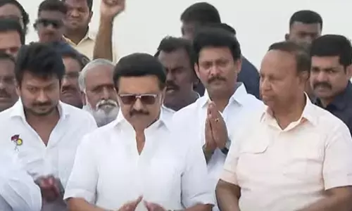 அண்ணா, கருணாநிதி நினைவிடங்களில் முதலமைச்சர் மு.க.ஸ்டாலின் மரியாதை