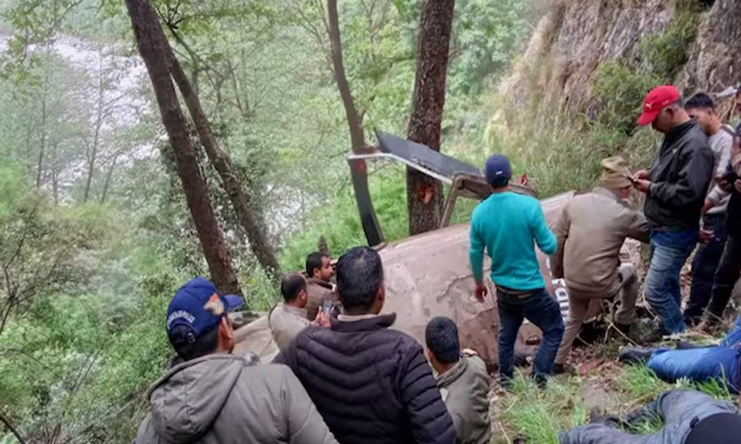 உத்தரகாண்ட்: ஹெலிகாப்டர் விபத்து - 5 சுற்றுலா பயணிகள் உயிரிழப்பு
