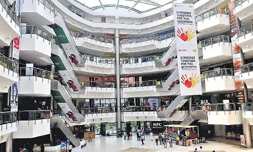 போர் பதற்ற சூழல் எதிரொலி- சென்னை மால்களுக்கு பலத்த போலீஸ் பாதுகாப்பு