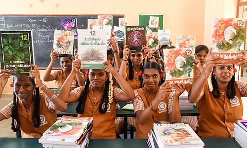 தமிழகத்தில் பள்ளி மாணவா்களுக்கு வழங்க 4.19 கோடி பாடப் புத்தகங்கள் தயார்- பள்ளிக் கல்வித் துறை