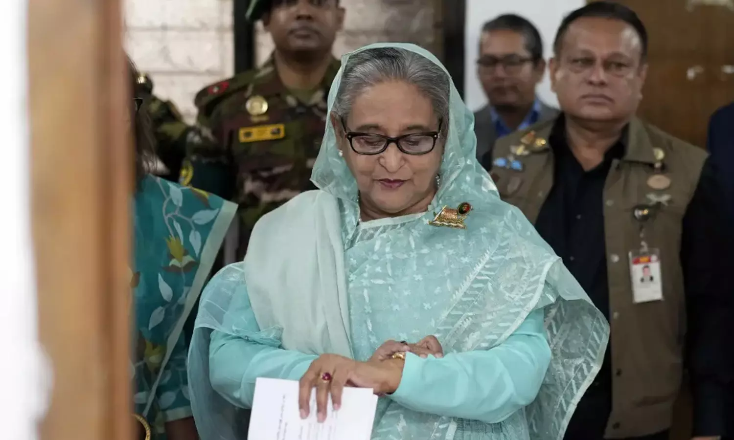 ஷேக் ஹசீனாவின் கட்சிக்கு தடை