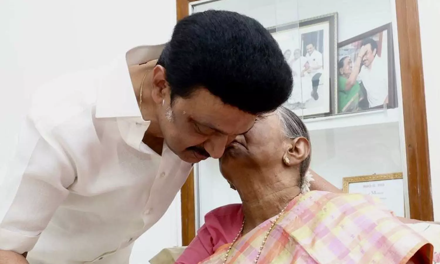 அன்னையர் அனைவருக்கும் அன்னையர் தின வாழ்த்துகள்! முதலமைச்சர் மு.க.ஸ்டாலின்