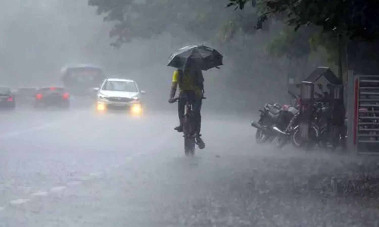 மக்களே உஷார்: பலத்த காற்றுடன் கூடிய மழைக்கு வாய்ப்புள்ள மாவட்டங்கள்... மக்களே உஷார்: பலத்த காற்றுடன் கூடிய மழைக்கு வாய்ப்புள்ள மாவட்டங்கள்...