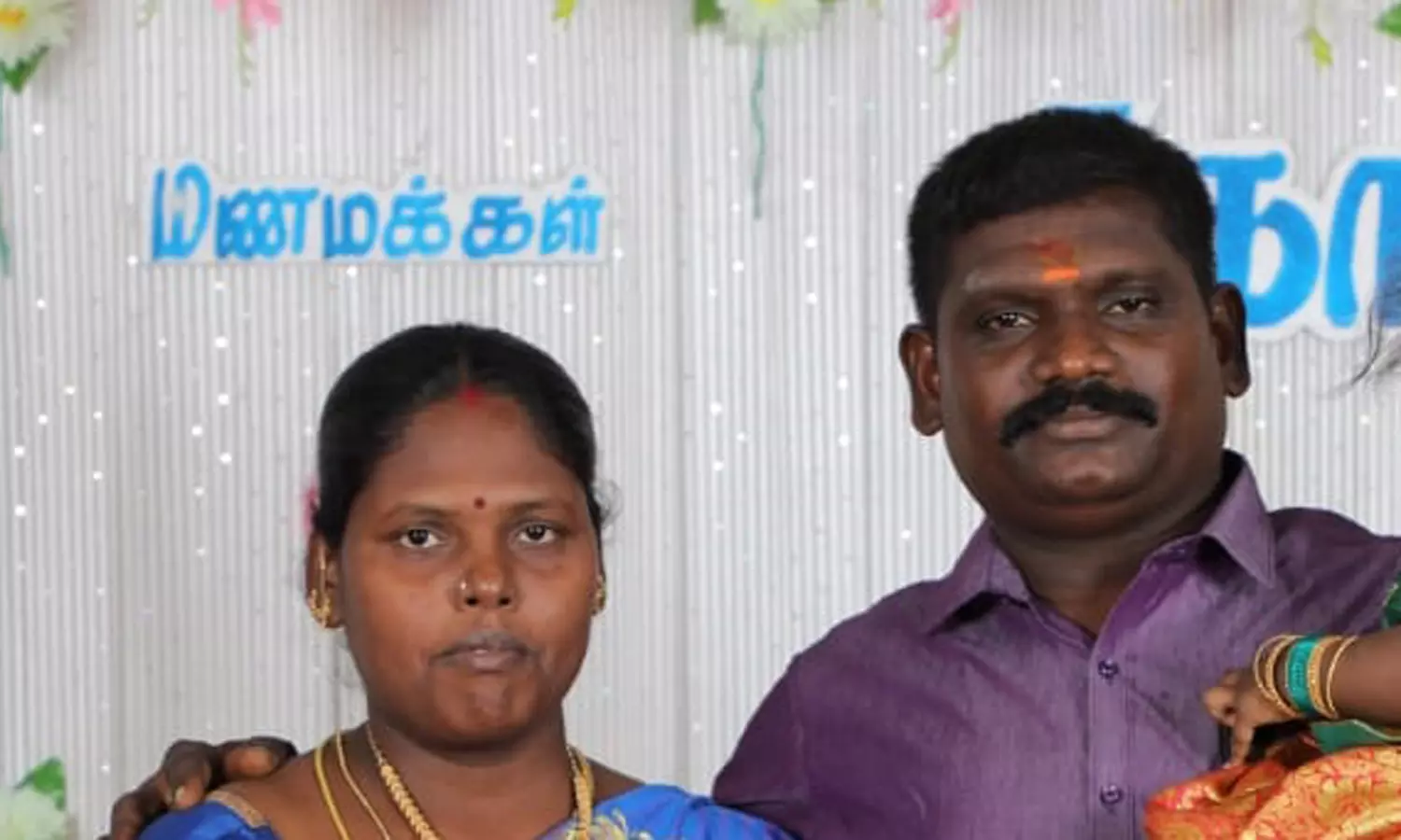 இந்து முன்னணி மாவட்ட செயலாளர் மனைவி வெட்டிக்கொலை - கணவர் உயிருக்கு போராட்டம் இந்து முன்னணி மாவட்ட செயலாளர் மனைவி வெட்டிக்கொலை - கணவர் உயிருக்கு போராட்டம்