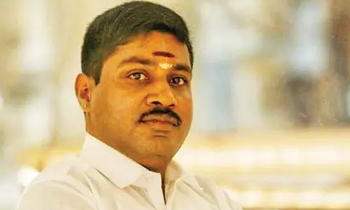 வடிவேலு காமெடி காட்சியை போல தெருவை காணவில்லை என கலெக்டர் அலுவலகத்தில் ஜி.பி.முத்து புகார்